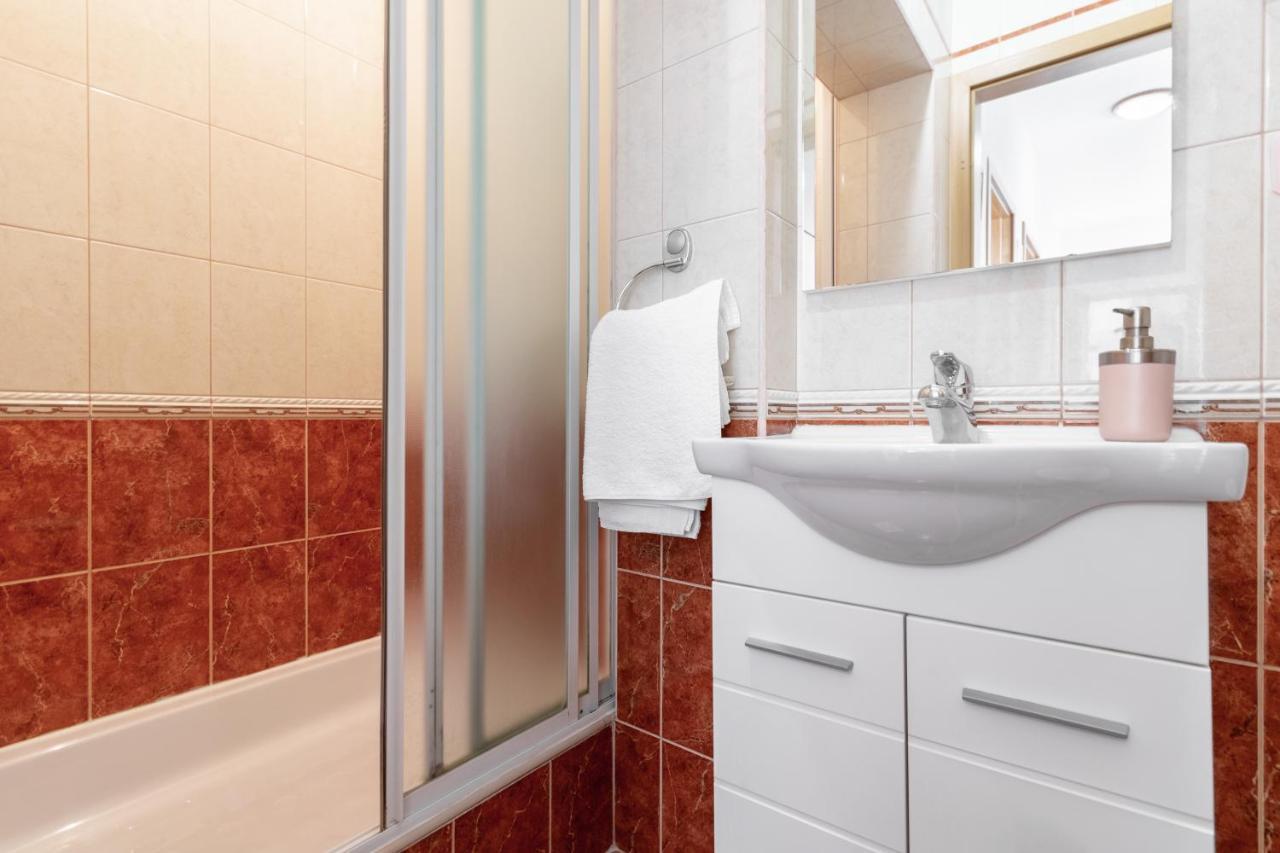 Apartmani Roko Baška Voda Exterior foto